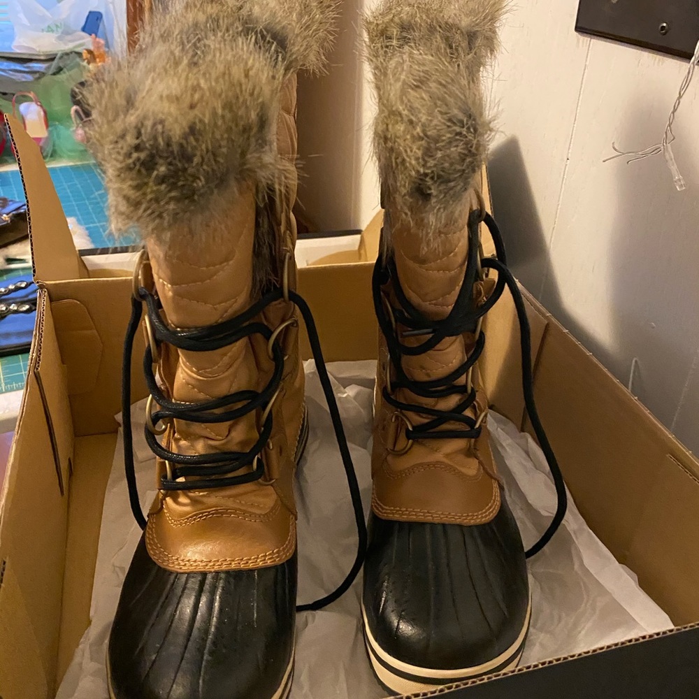 Size 8 Sorel waterproof boots